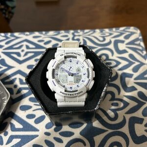 G-Shock White and blue New!